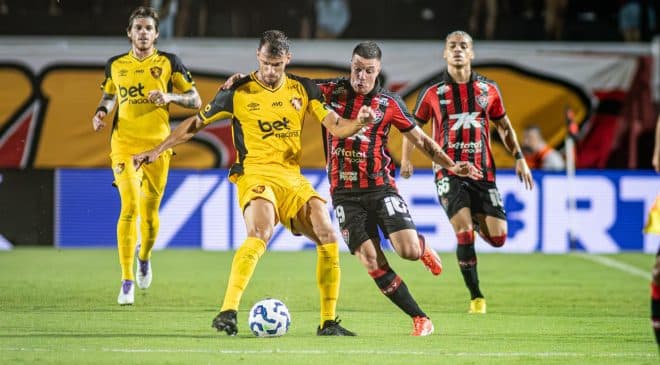Vitória empata com Sport com gol dramático no minuto final