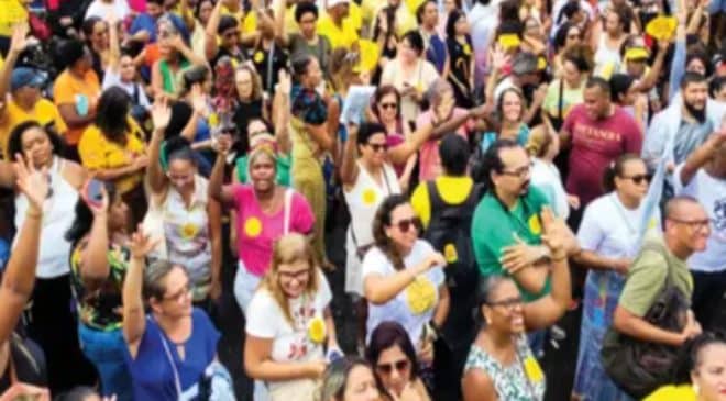Greve de professores em Salvador completa mais de dois meses
