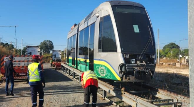 Trens da nova remessa do VLT de Salvador seguem para adequações em São Paulo