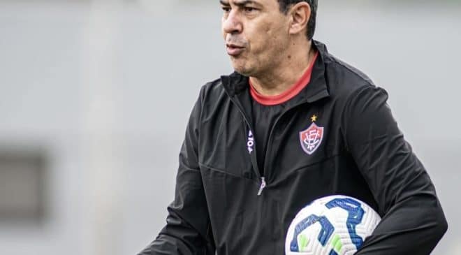 Vitória e Red Bull Bragantino tem a estreia de Carille diante da torcida