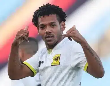 Vitória acerta contratação do atacante Romárinho