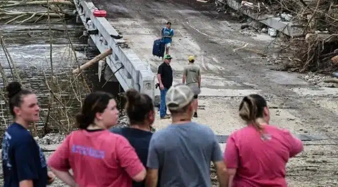 Seguem as buscas por 27 meninas desaparecidas após enchente no Texas; 50 pessoas morreram