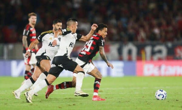 Flamengo volta a liderança da Série A do Brasileirão  ao derrotar o Atlético Mineiro