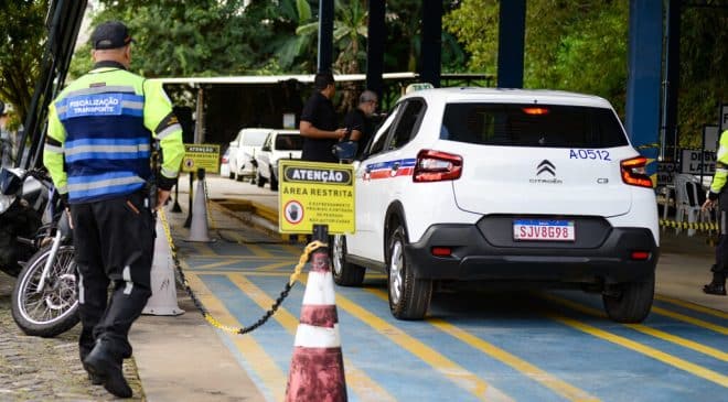 Vistoria anual de táxis de Salvador vai até o dia 19 de outubro; cinco empresas estão disponíveis