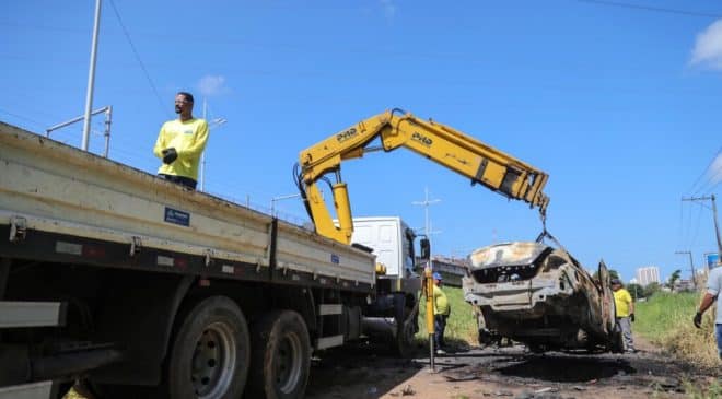 Operação retira cerca de 15 mil veículos que não servem mais e sucatas das ruas de Salvador em quase 12 anos