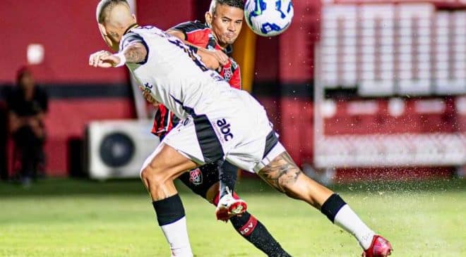 Vitória derrota o Galo com Barradão lotado e se recupera da goleada do Flamengo