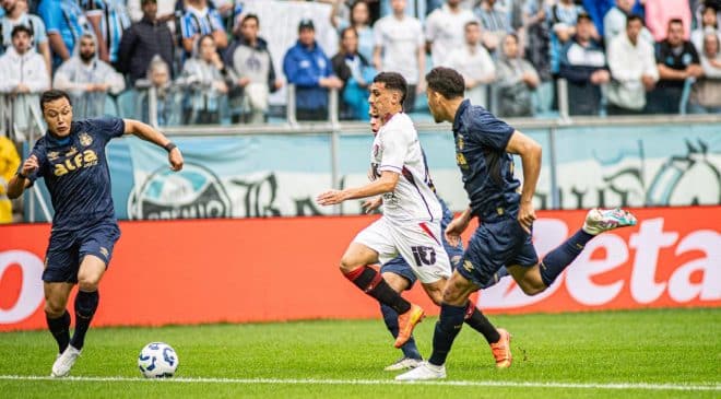 Vitória vai a Porto Alegre na estreia de Jair Ventura e perde para o Grêmio