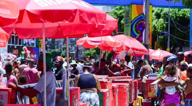 Cadastramento de ambulantes para trabalhar nas festas populares de Salvador começa na próxima terça-feira (16)