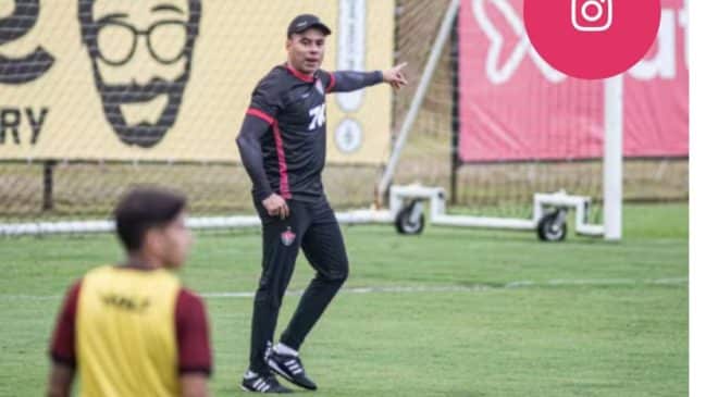O técnico Jair Ventura realiza seu primeiro treino no Vitória, ja pensando no Grêmio