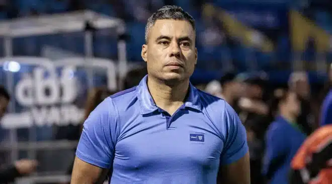 Jair Ventura fecha com Vitória com a missão de evitar rebaixamento na Série A