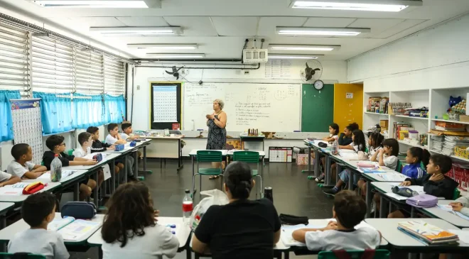 Vem ai, Carteira nacional do professor será entregue em outubro, segundo o MEC