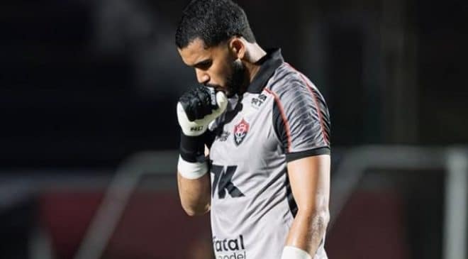 Lucas Arcanjo não joga mais pelo Vitória este ano