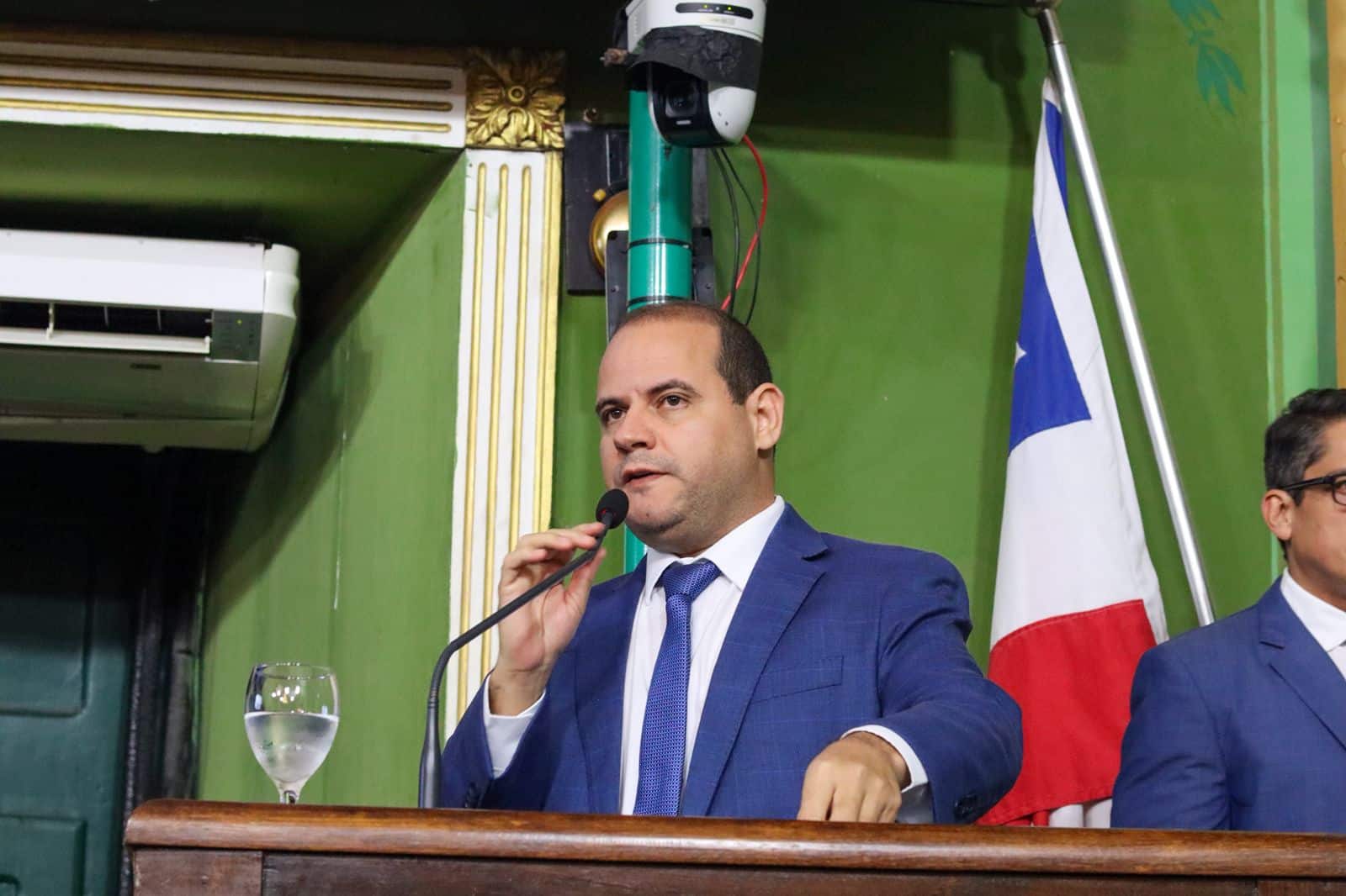 Gratuidade em estacionamentos de shoppings: Randerson Leal retoma projeto que pode beneficiar milhares de consumidores de Salvador