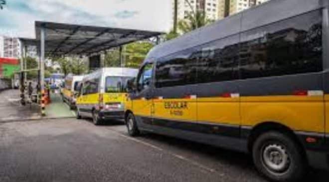 Bruno Reis assina decreto que atualiza regulamentação dos transportadores escolares em Salvador nesta sexta (24)