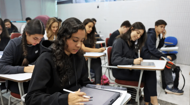 Governo Federal anuncia edital para investir R$ 108 mi em cursinhos populares