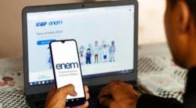 Aplicativo do MEC traz simulados e correção de redações do Enem