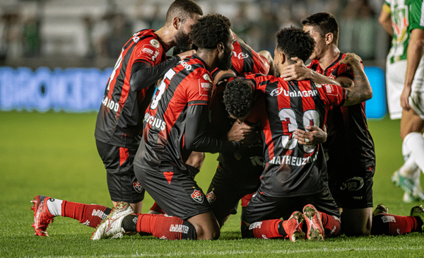 Vitória encara o Santos nesta segunda na Vila, cheio de desfalques importantes