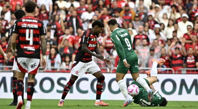 Quem será o campeão da Libertadores 2025, neste sábado? Flamengo ou Palmeiras?