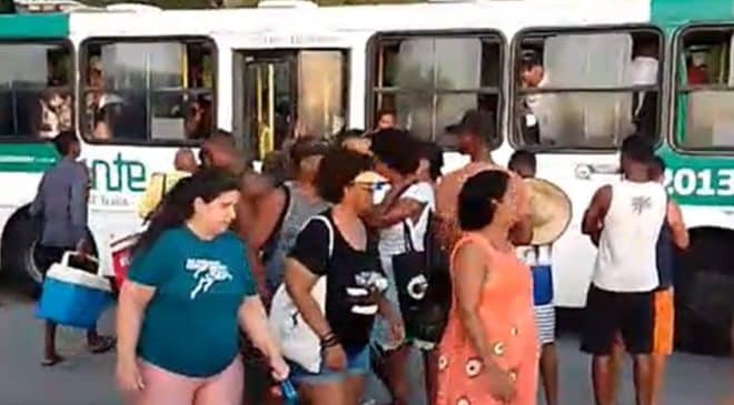 Ônibus são vandalizados na orla da Barra e no Comércio no último domingo