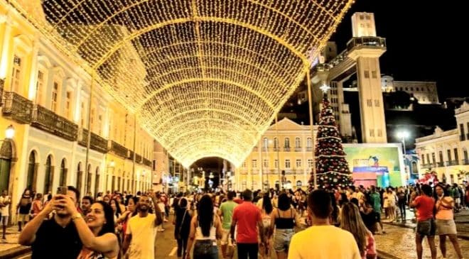 Comércio fervilha entre o Centro e os shoppings de Salvador