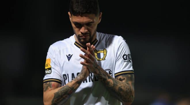 Vitória pode anunciar a contratação do zagueiro Riccieli