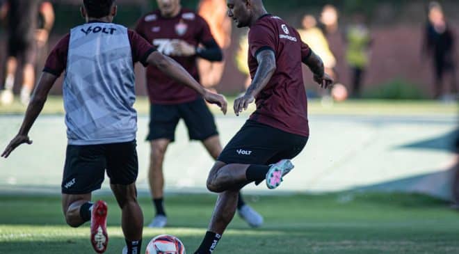 Novo lateral do Vitória vai encarar o Barcelona com o Mistão do Leão