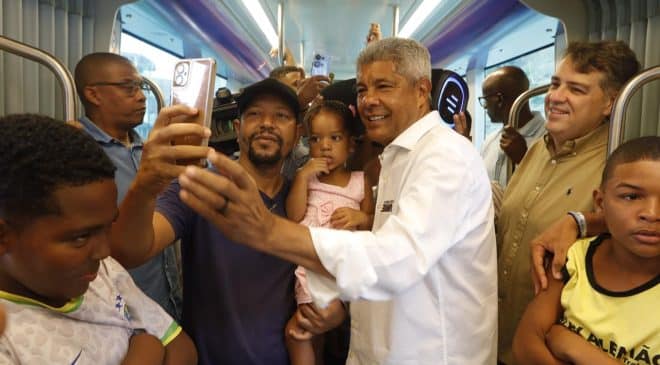 Subúrbio Ferroviário testa a primeira viagem do VLT, no trecho Calçada-Lobato