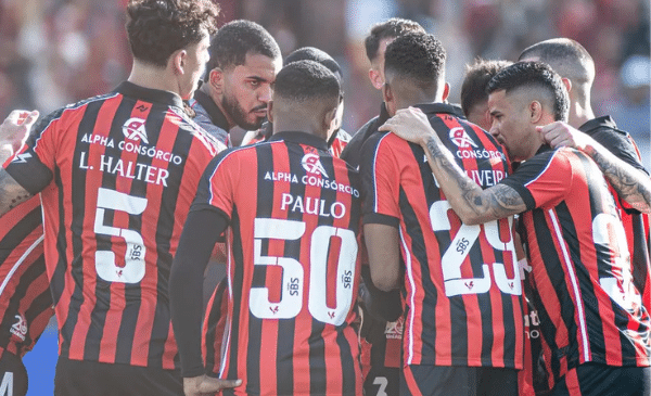 Vitória encara Juazeirense no Barradão com time titular em busca de uma vaga no G-4