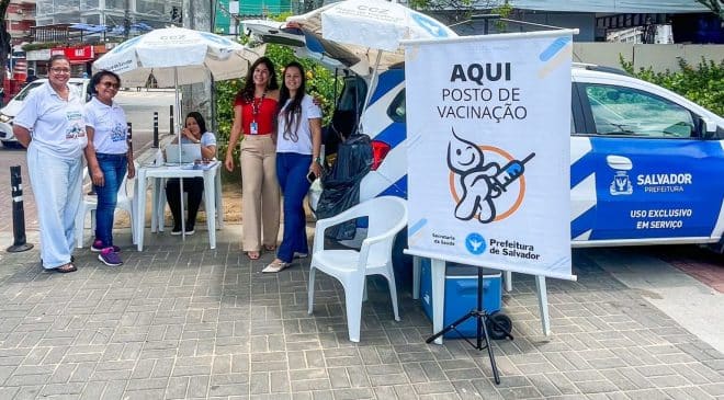 Prefeitura realiza ações itinerantes de vacinação em áreas de grande circulação antes do Carnaval