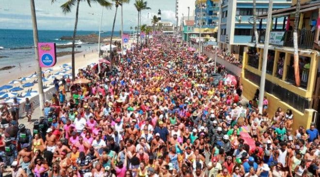Bahia se despede do Carnaval com o Arrastão da Quarta-Feira de Cinzas 