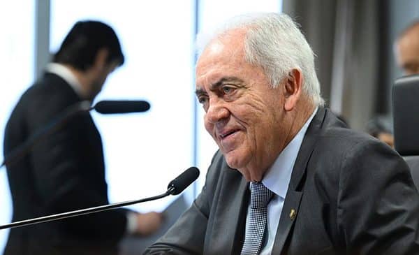 Após passar por cirurgia, Otto Alencar recebe alta hospitalar