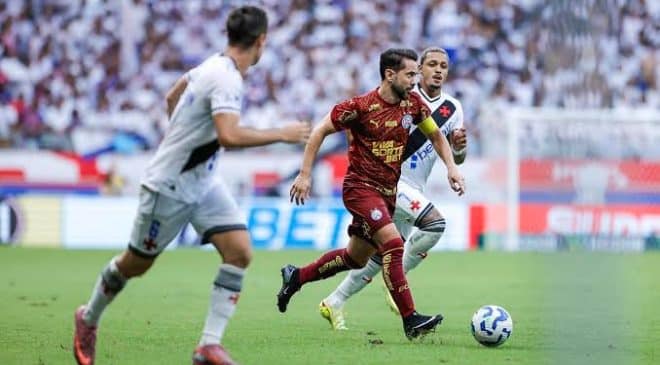 Vasco e Bahia duelam nesta quarta no São Januário