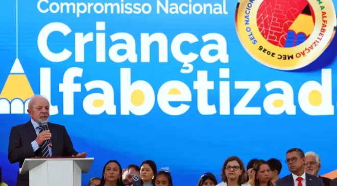 Brasil atinge meta com 66% das crianças alfabetizadas em idade certa