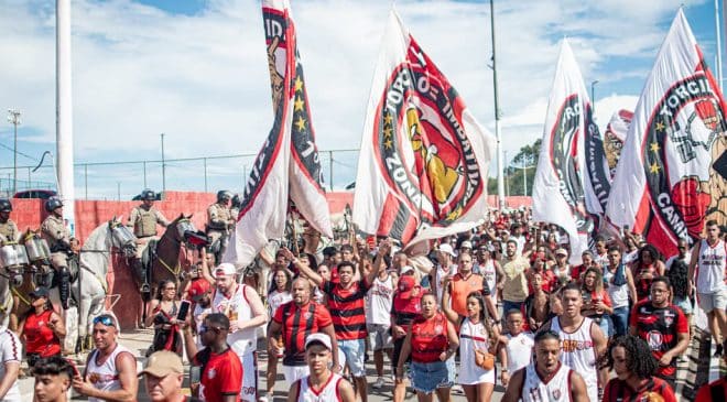 Torcedores do Vitória entram na Justiça contra torcida única no Ba-Vi