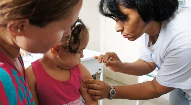 Bahia recebe 1,3 milhão de doses da vacina contra a influenza e inicia distribuição para os 417 municípios