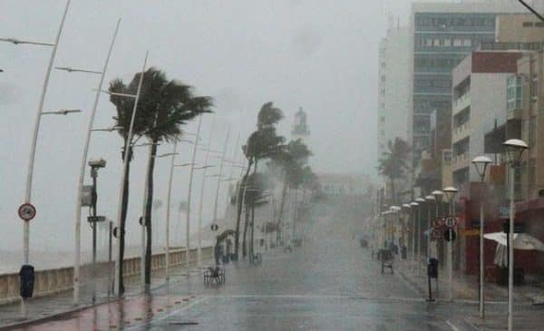 Vários bairros de Salvador são afetados pelas fortes chuvas