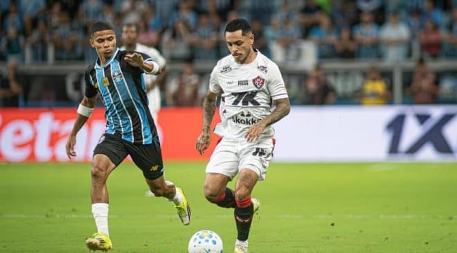 Vitória perde para o Grêmio em noite triste para o futebol e segue sem vencer fora de casa