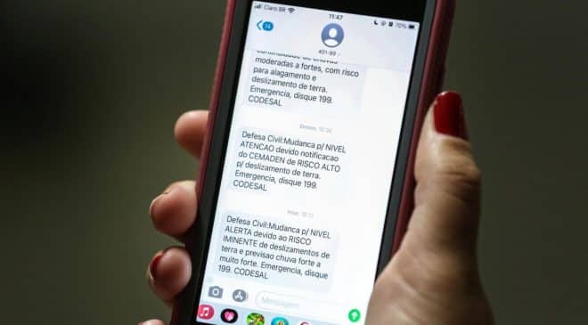 População de Salvador pode se cadastrar para receber via SMS alertas da Codesal sobre fortes chuvas