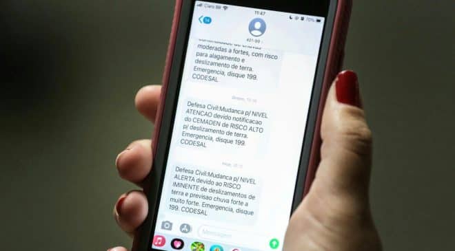 População de Salvador pode se cadastrar para receber via SMS alertas da Codesal sobre fortes chuvas