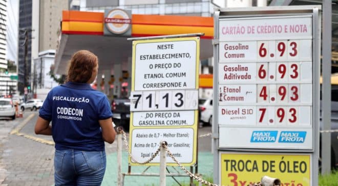 Codecon notifica 32 postos de combustíveis em operação para verificar preços repassados aos consumidores