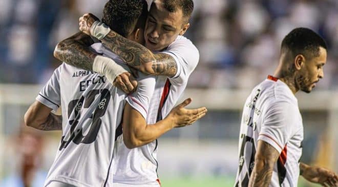 Vitória empata com o Confiança e avança em primeiro lugar na Copa do Nordeste