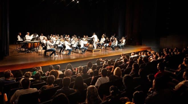 Orquestra Sinfônica da Bahia se apresenta no Teatro Cidade do Saber, em Camaçari