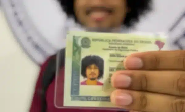 Emissão gratuita da nova identidade começa nesta segunda (6) em Salvador