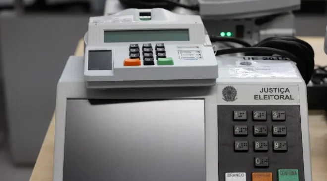 Pesquisa aponta que fake news sobre eleições miram urnas eletrônicas