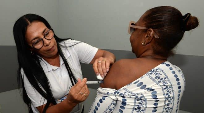 Vacinação contra gripe em shopping de Salvador segue até o dia 22 de maio para grupos prioritários