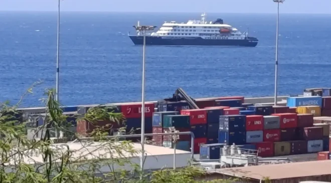 Passageiros começam a deixar navio onde houve surto de hantavírus