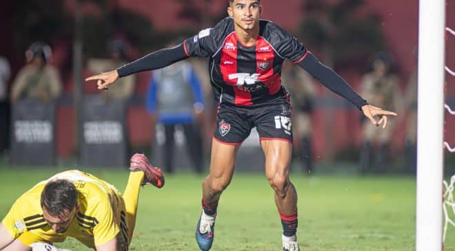 Vitória vence o Internaconal por 2 a 0 e sonha grande no Brasileirão