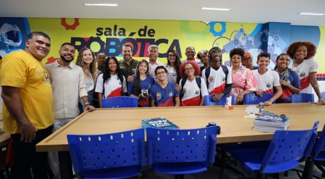Em Salvador, Jerônimo Rodrigues visita escola estadual de referência em tempo integral com ministro Guilherme Boulos