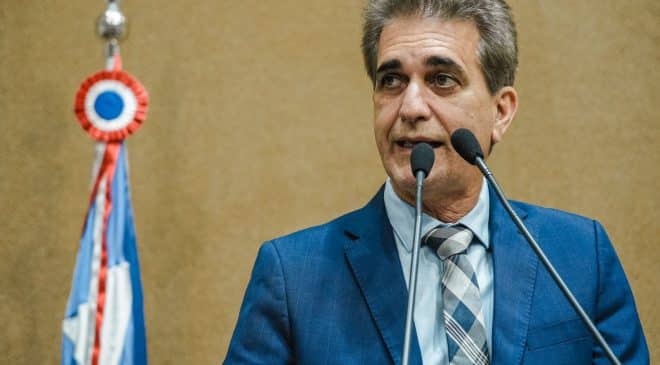 “Importante para qualidade de vida”, diz Robinson Almeida sobre licitação para ampliar esgotamento sanitário em Santo Amaro