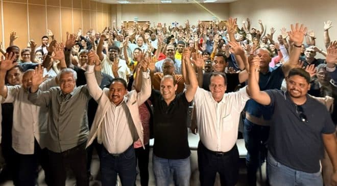 Randerson Leal reúne lideranças e apresenta seus deputados estadual e federal em Salvador